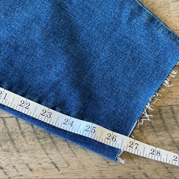 Good American Good Waist Crop Jeans in Medium/Dark Wash with Raw Edge Hem - 24W - Picture 10 of 13